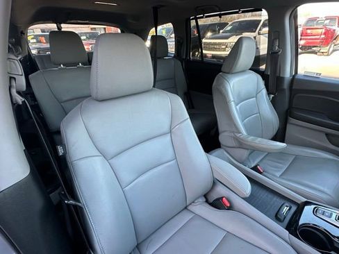 Used 2022 Honda Pilot Touring image 32