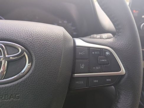 Used 2021 Toyota Sienna XLE FWD image 35