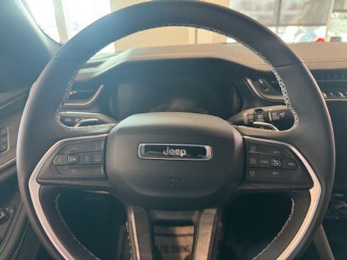 New 2025 Jeep Grand Cherokee Limited w/ Black Appearance Package image 12