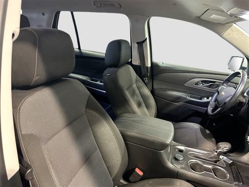 Used 2021 Chevrolet Traverse LT image 30