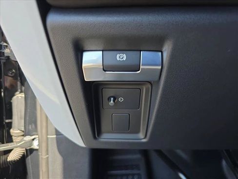 Used 2025 Land Rover Defender 110 S AWD/4WD image 25