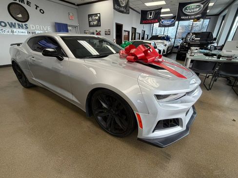 Used 2018 Chevrolet Camaro SS image 17