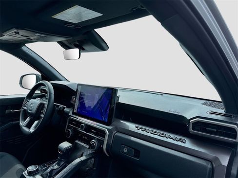 Used 2025 Toyota Tacoma TRD Sport image 24