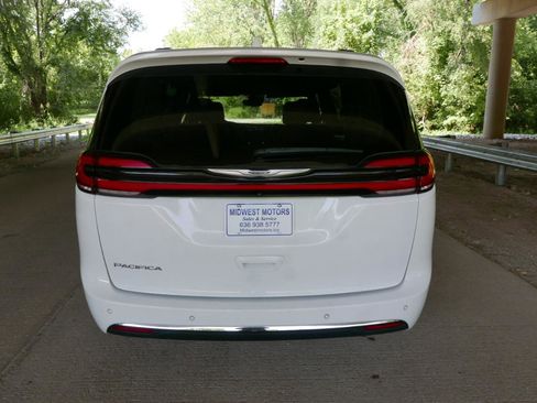 Used 2021 Chrysler Pacifica Touring-L FWD image 32