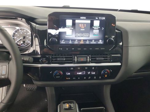 New 2025 Nissan Pathfinder SL image 16