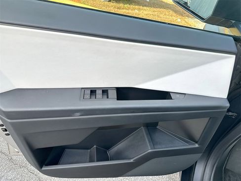 Used 2024 Tesla Cybertruck AWD Crew Cab image 15