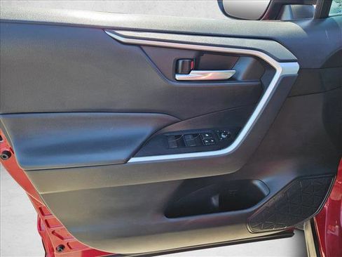 Used 2021 Toyota RAV4 XLE w/ Convenience Package FWD image 9