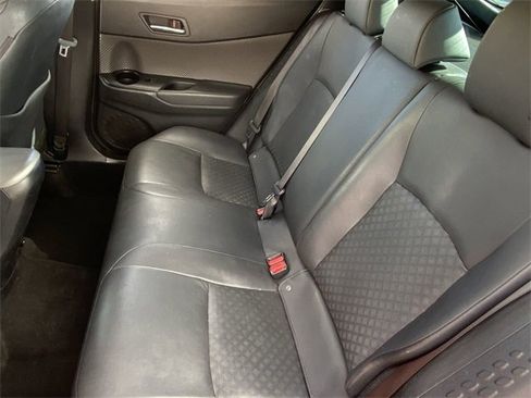 Used 2022 Toyota C-HR image 19