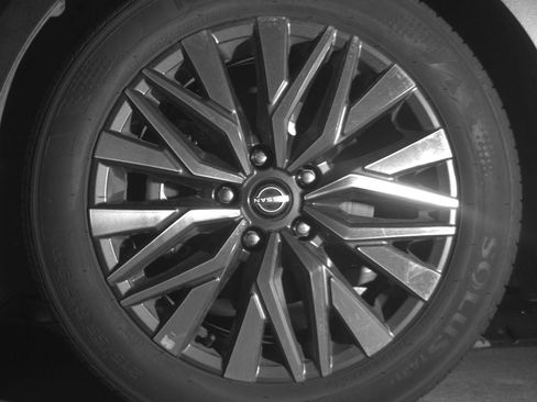 Used 2025 Nissan Altima 2.5 SV FWD image 9