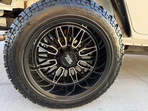 Used 2018 Jeep Wrangler Unlimited Sahara image 5