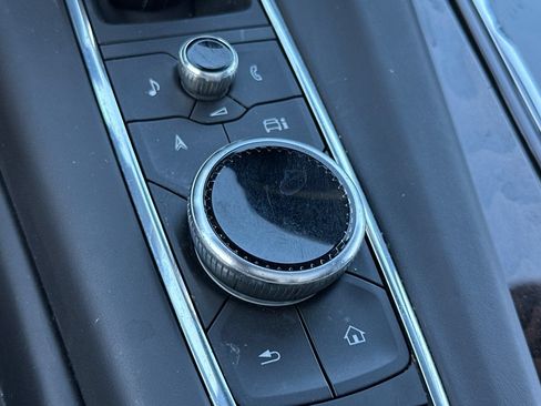 Certified 2024 Cadillac Escalade Premium Luxury Platinum AWD/4WD image 32