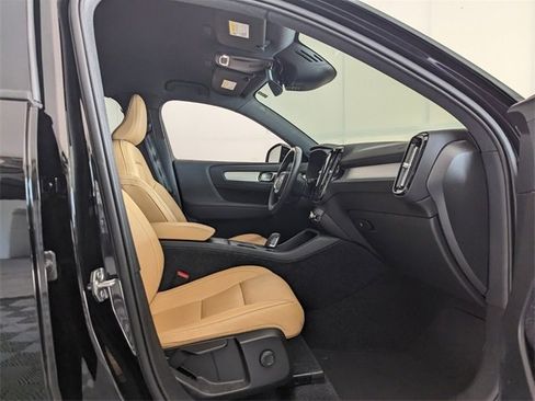 Used 2019 Volvo XC40 T5 Momentum image 18