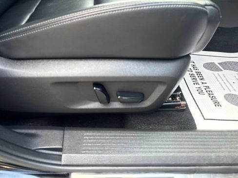 Used 2024 Nissan Rogue SL AWD/4WD image 17
