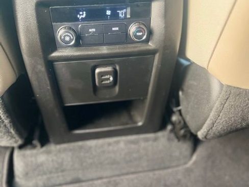 Used 2022 Chevrolet Traverse LT image 20