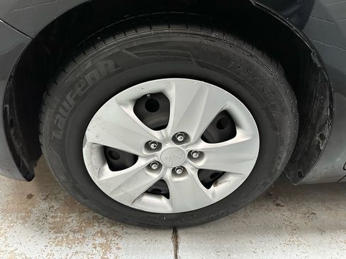 Used 2017 Kia Forte LX image 24