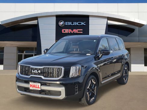 Used 2023 Kia Telluride EX w/ EX Captain's Chair Package image 3