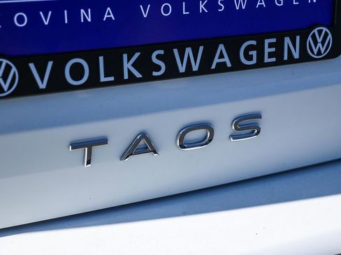 New 2025 Volkswagen Taos SE image 9