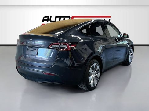 Used 2024 Tesla Model Y Long Range AWD/4WD image 7