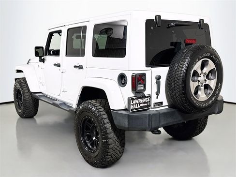 Used 2018 Jeep Wrangler Unlimited Sahara w/ Connectivity Group image 6