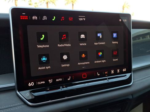 New 2026 Volkswagen Tiguan SE R-Line image 17