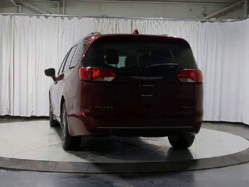Used 2017 Chrysler Pacifica Limited w/ UConnect Theater Package image 9