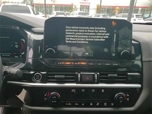 Used 2024 Nissan Pathfinder Platinum image 17