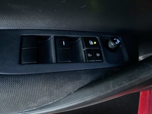 Used 2020 Toyota Corolla LE FWD image 12
