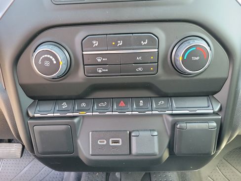 Used 2022 Chevrolet Silverado 1500 Custom Trail Boss w/ Safety Confidence Package image 10