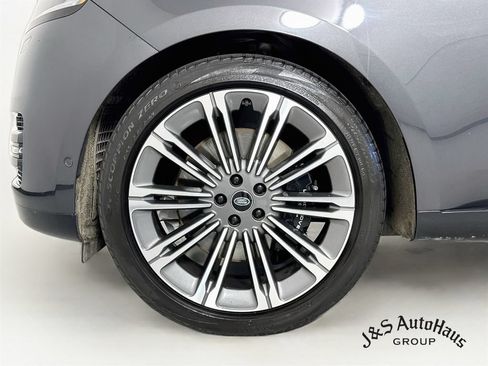 Used 2023 Land Rover Range Rover Long Wheelbase SE AWD/4WD image 40