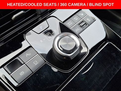 Used 2023 Subaru Solterra AWD image 12