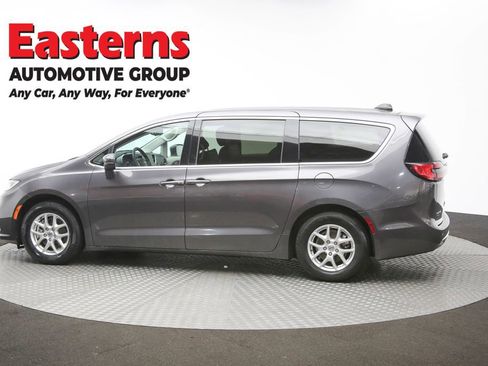 Used 2023 Chrysler Pacifica Touring-L FWD image 60