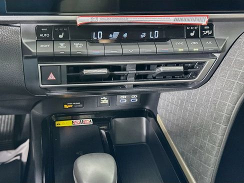 Used 2026 Toyota Camry XLE AWD/4WD image 16