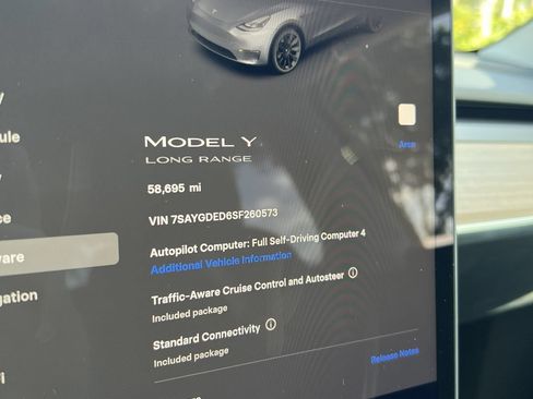 Used 2025 Tesla Model Y Long Range RWD image 9