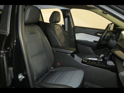 Used 2024 Chevrolet Trax LT w/ Driver Confidence Package image 27