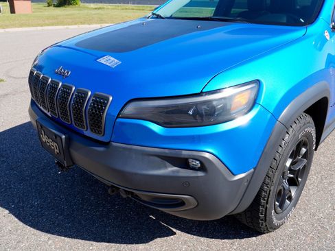 Used 2019 Jeep Cherokee Trailhawk AWD/4WD image 24