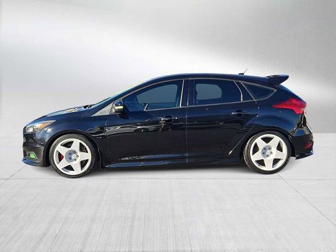 Used 2017 Ford Focus ST w/ Equipment Group 402A image 5