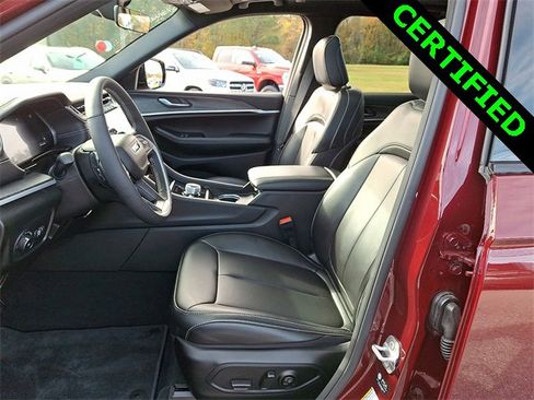 Used 2025 Jeep Grand Cherokee Limited w/ Black Appearance Package image 13