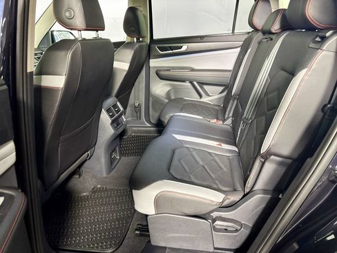 Certified 2025 Volkswagen Atlas Peak Edition SE AWD/4WD image 22