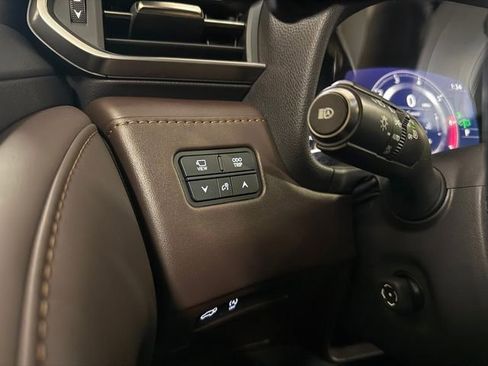 Certified 2022 Lexus LX 600 4WD w/ Luxury Package image 19