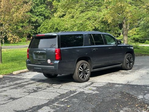 Used 2020 Chevrolet Suburban Premier w/ Premier 6.2L Value Package AWD/4WD image 5
