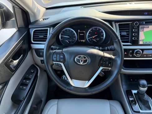 Used 2019 Toyota Highlander XLE image 17