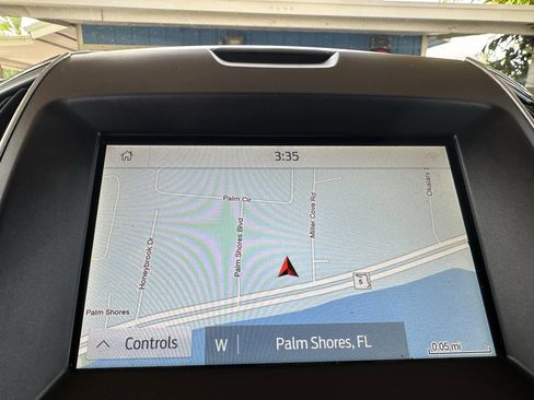 Used 2019 Ford Edge Titanium image 25