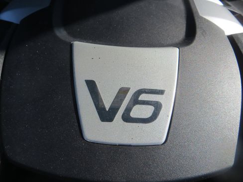 Used 2018 Maserati Levante GranLusso image 4