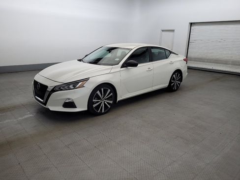 Used 2020 Nissan Altima 2.5 SR FWD image 2