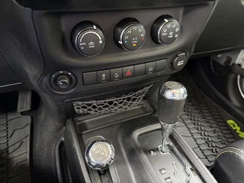 Used 2012 Jeep Wrangler Rubicon AWD/4WD image 27