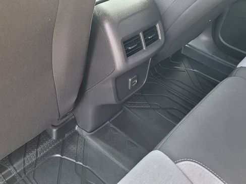 Used 2022 Chevrolet Equinox LT w/ Driver Convenience Package AWD/4WD image 26