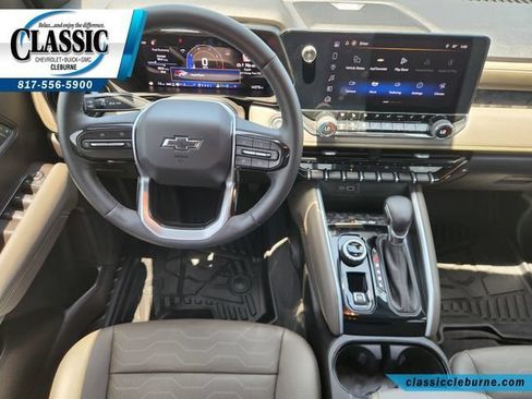 Used 2025 Chevrolet Colorado ZR2 w/ Technology Package AWD/4WD image 3