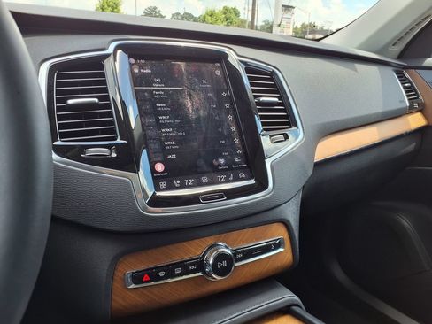 Certified 2024 Volvo XC90 B5 Plus AWD/4WD image 31