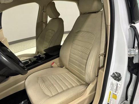 Used 2016 Ford Fusion SE FWD image 12