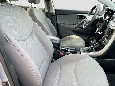 Used 2016 Hyundai Elantra SE image 24